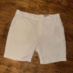 Vineyard Vines tan preppy 40 flat front breaker shorts